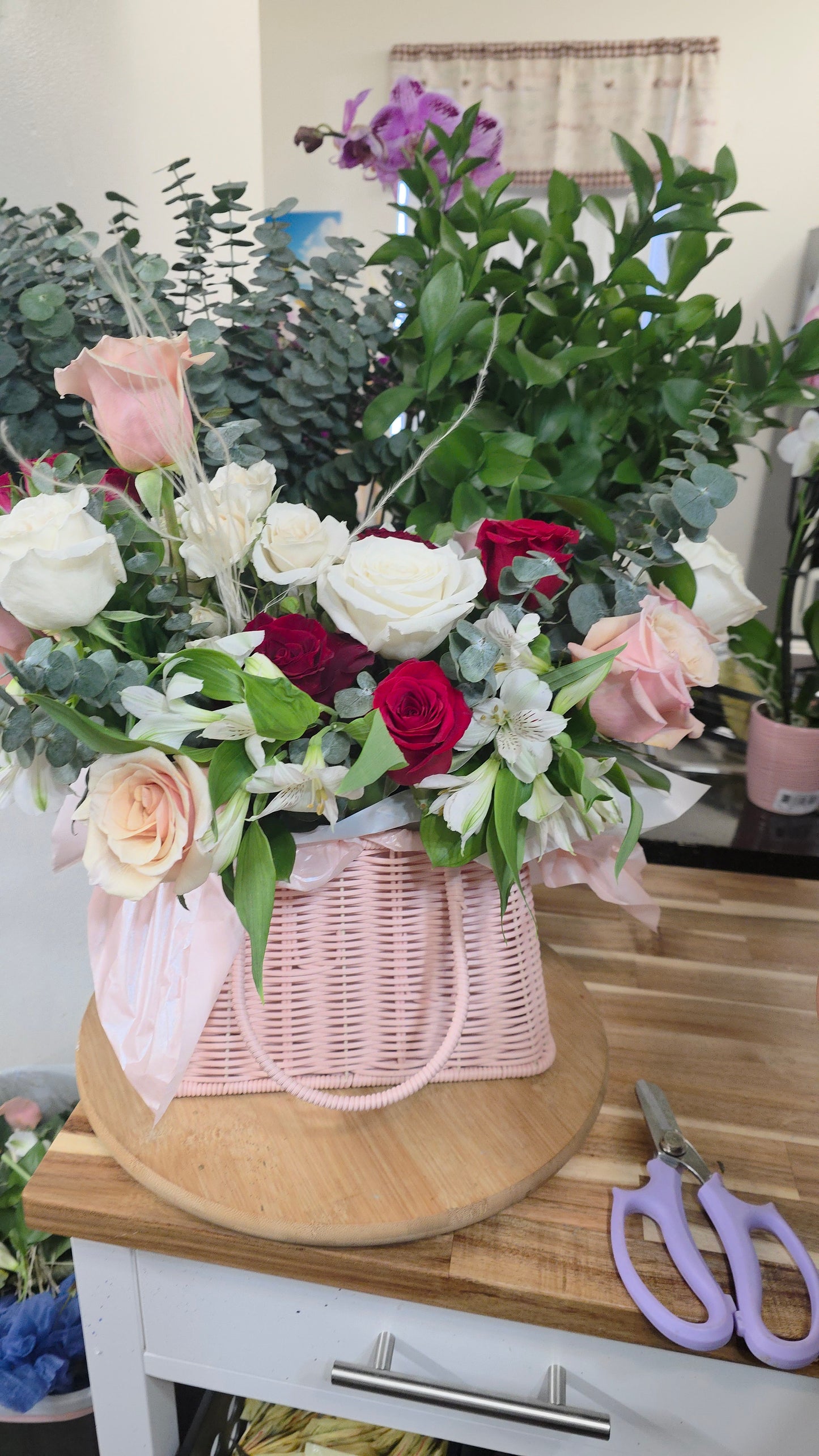 Elegant Garden Basket for Mom – Premium Mixed Arrangement